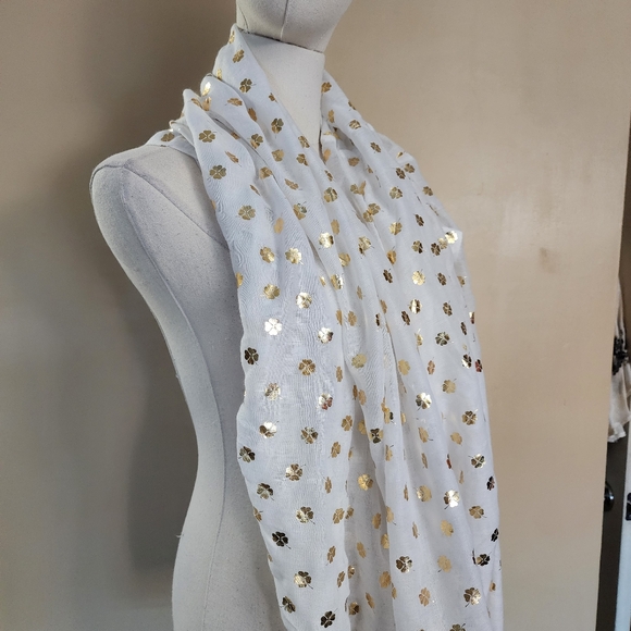 White/Gold Shamrock Infinity Scarf - Picture 2 of 5